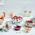 Tupperware Clear Collection-Set (6) Schüsseln gefüllt mit Dessert, Bonbons und Obst