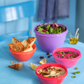 Tupperware Frische-Wunder 1,9 l Bunte Schüsseln mit Obst und Brot gefüllt