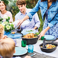 Tupperware UltraPro 3,5 l Bräter auf dem Tisch für die Grillparty