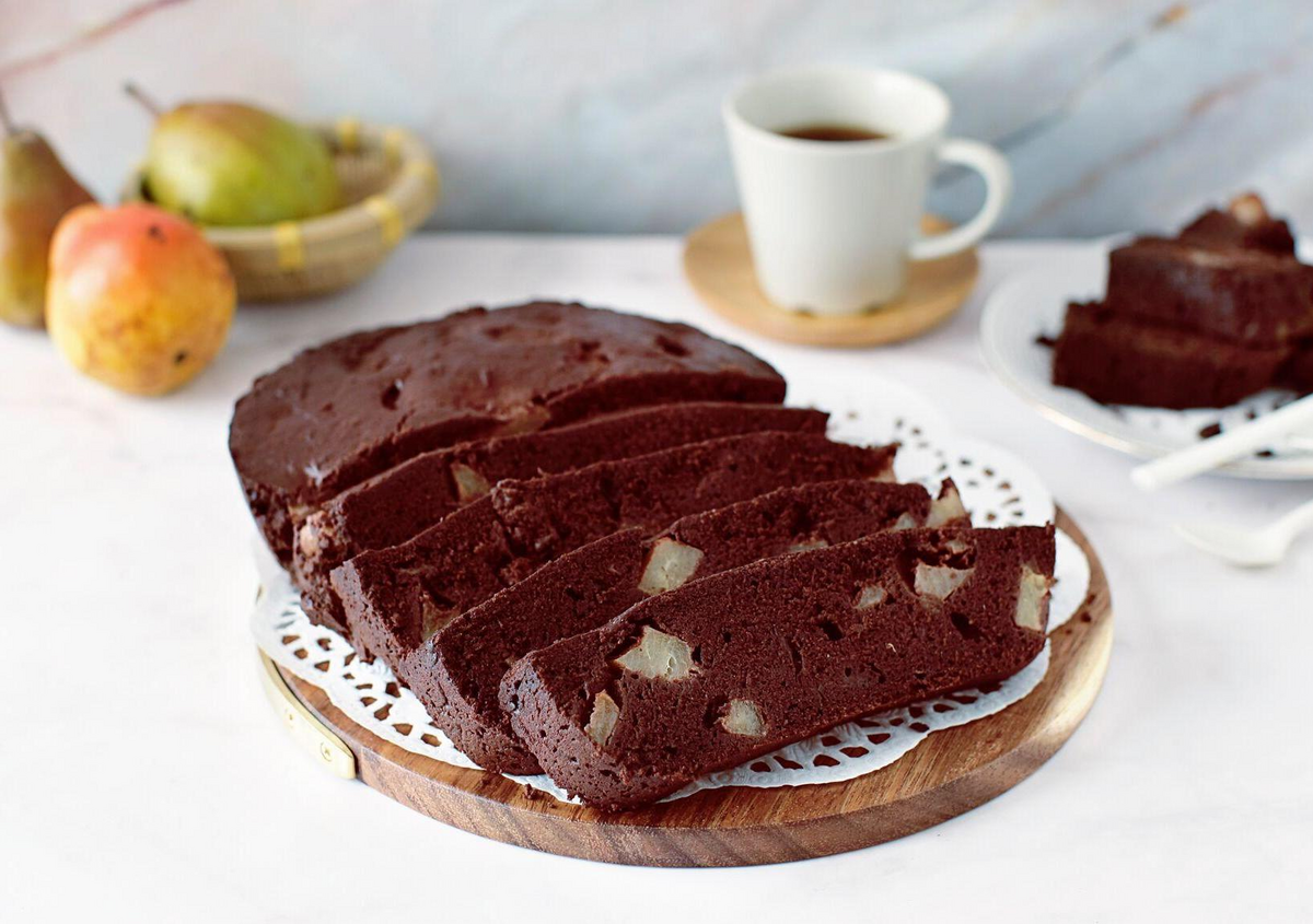 Čokoládový koláč s hruškami