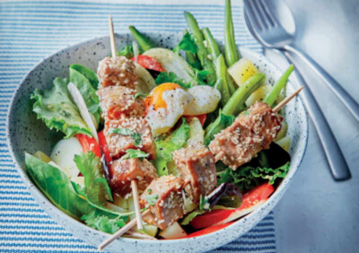 MIJEŠANA SALATA SA RAŽNJIĆIMA OD TUNE